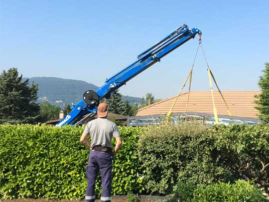 photo grue abris de piscine